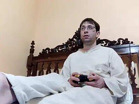 Snapshot of White_rabbit_ chatting on February 28, 2025, 12:21 am White rabbit online show from February 28, 2025, 12:21 am