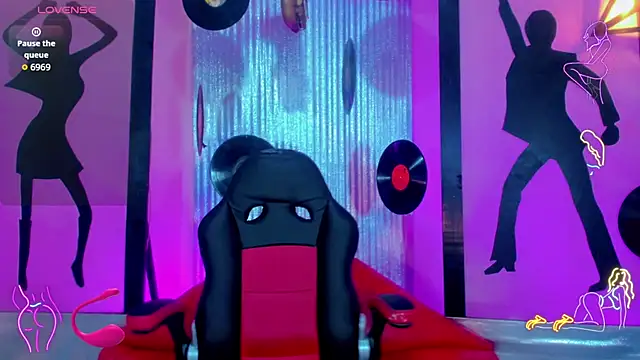 nickyminach  online show from November 19, 2025, 7:25 pm