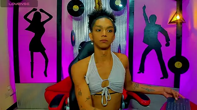 nickyminach  online show from February 11, 2026, 3:00 am