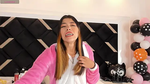 Snapshot of Girl_Cherry chatting on October 20, 2025, 11:32 am Girl Cherry online show from October 20, 2025, 11:32 am