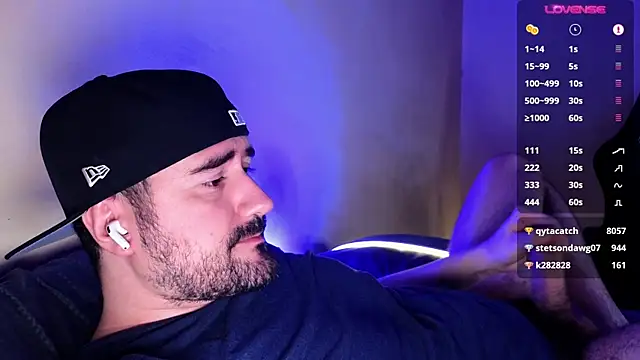 Snapshot of DominantTheo chatting on December 12, 2024, 5:52 am DominantTheo online show from December 12, 2024, 5:52 am