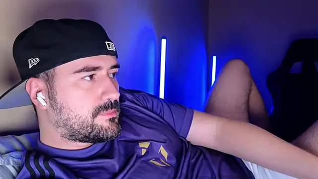 DominantTheo online show from April 15, 2026, 3:24 am