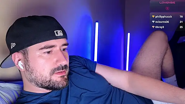 DominantTheo online show from April 17, 2026, 4:59 am