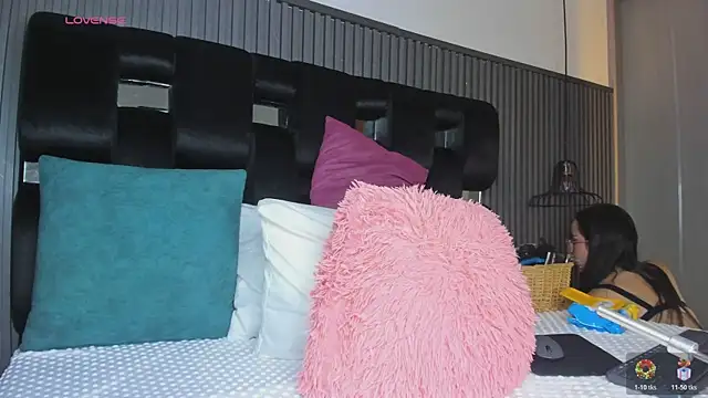 Snapshot of levana1 chatting on December 2, 2025, 12:16 am levana1 online show from December 2, 2025, 12:16 am