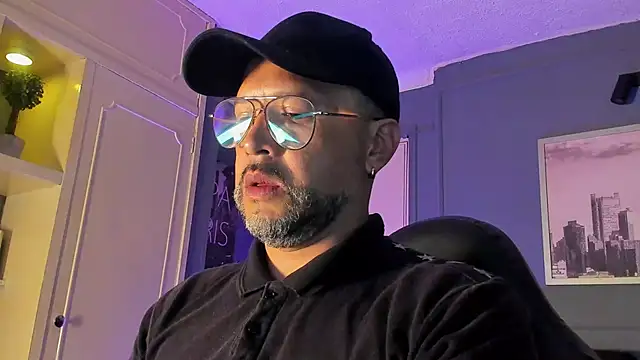 MrFrank tattoo online show from December 2, 2025, 2:06 am