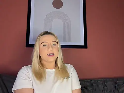 Snapshot of Strongqueen chatting on December 24, 2024, 9:22 pm Strongqueen online show from December 24, 2024, 9:22 pm