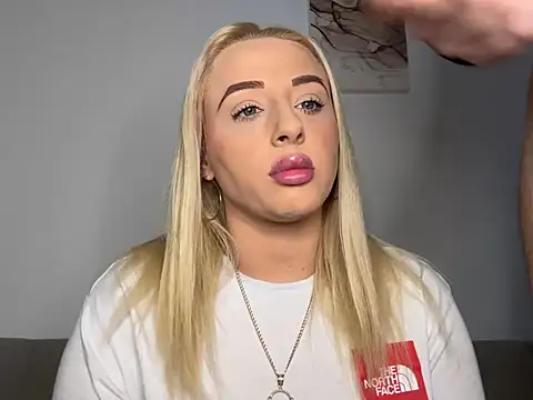 Snapshot of Strongqueen chatting on January 3, 2025, 7:39 pm Strongqueen online show from January 3, 2025, 7:39 pm