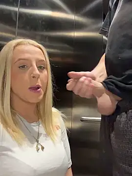 Snapshot of Strongqueen chatting on January 11, 2025, 7:49 pm Strongqueen online show from January 11, 2025, 7:49 pm