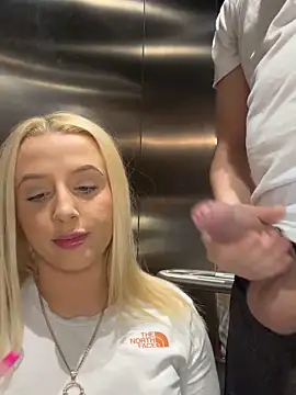 Snapshot of Strongqueen chatting on January 11, 2025, 11:24 pm Strongqueen online show from January 11, 2025, 11:24 pm