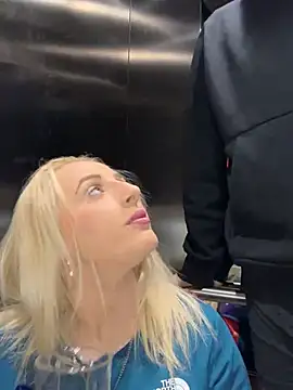 Snapshot of Strongqueen chatting on January 12, 2025, 11:15 pm Strongqueen online show from January 12, 2025, 11:15 pm