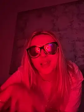 Snapshot of Strongqueen chatting on January 16, 2025, 1:27 am Strongqueen online show from January 16, 2025, 1:27 am