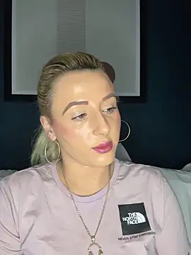 Snapshot of Strongqueen chatting on February 9, 2025, 8:34 pm Strongqueen online show from February 9, 2025, 8:34 pm