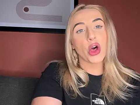 Snapshot of Strongqueen chatting on March 9, 2025, 3:22 am Strongqueen online show from March 9, 2025, 3:22 am