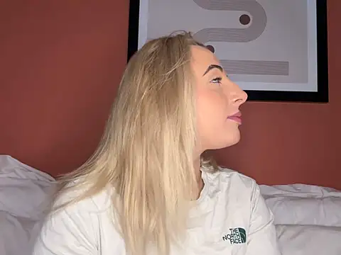 Snapshot of Strongqueen chatting on March 16, 2025, 6:55 pm Strongqueen online show from March 16, 2025, 6:55 pm