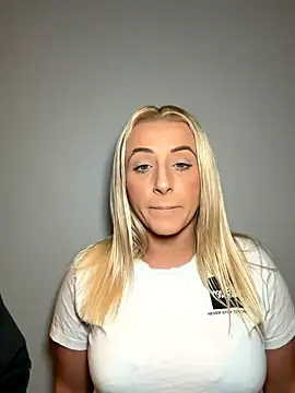 Snapshot of Strongqueen chatting on October 12, 2025, 3:55 pm Strongqueen online show from October 12, 2025, 3:55 pm