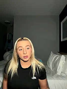 Snapshot of Strongqueen chatting on October 31, 2025, 7:15 pm Strongqueen online show from October 31, 2025, 7:15 pm