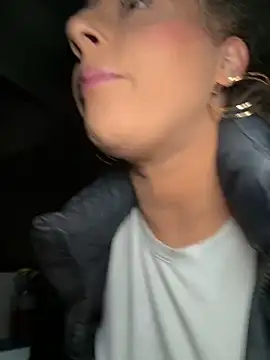 Snapshot of Strongqueen chatting on November 9, 2025, 9:02 pm Strongqueen online show from November 9, 2025, 9:02 pm