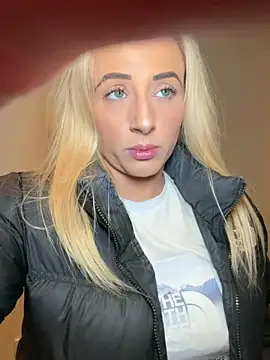 Strongqueen online show from December 14, 2025, 8:57 pm