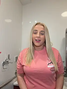 Strongqueen online show from April 17, 2026, 9:51 pm