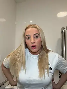 Strongqueen online show from April 18, 2026, 7:18 pm