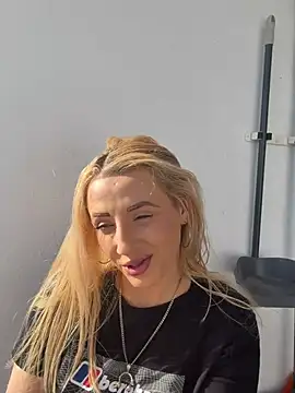 Strongqueen online show from May 29, 2026, 5:55 pm