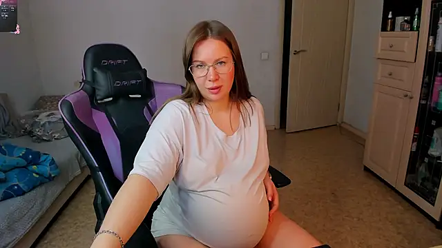 Snapshot of stella_vestal chatting on March 16, 2026, 5:44 am stella vestal online show from March 16, 2026, 5:44 am