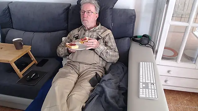 Nudelschwanz online show from February 28, 2025, 3:26 pm