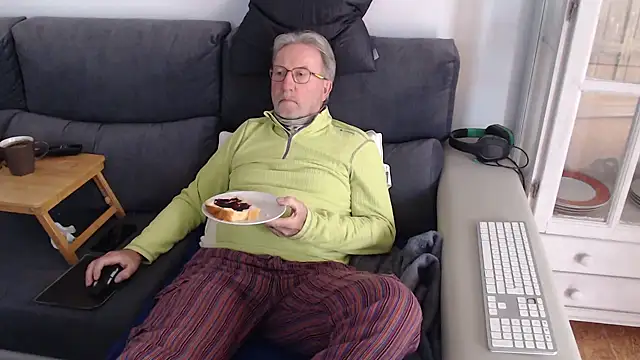 Nudelschwanz online show from March 7, 2025, 3:49 pm