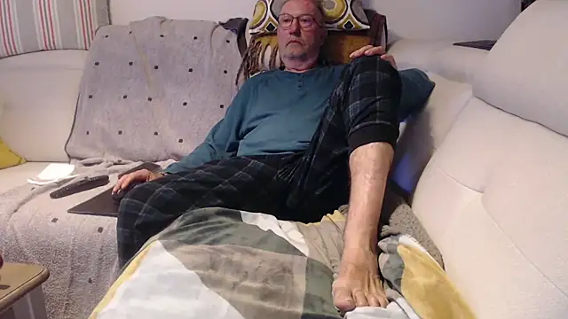 Nudelschwanz online show from May 17, 2026, 3:26 am