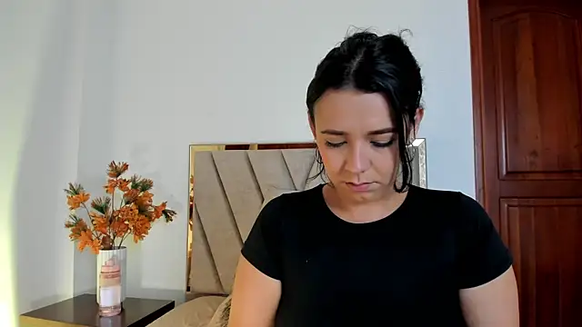 Amber  Davis online show from December 28, 2024, 12:13 pm