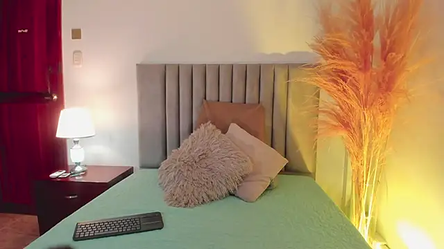 Amber  Davis online show from December 31, 2024, 12:43 am