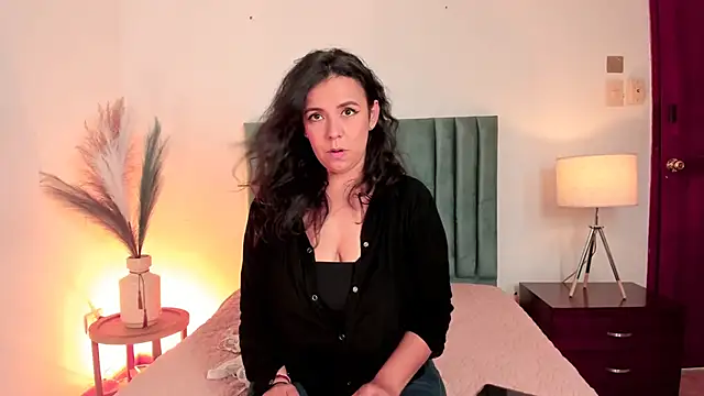 Amber  Davis online show from January 27, 2025, 6:09 pm