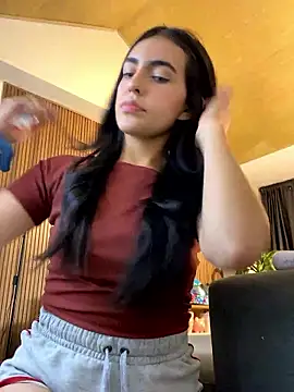 Snapshot of DaphneUwu chatting on January 17, 2026, 1:21 am DaphneUwu online show from January 17, 2026, 1:21 am