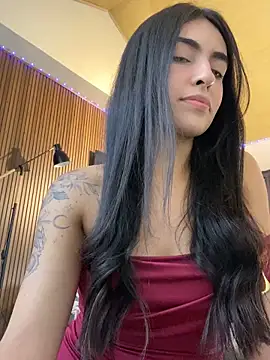 Snapshot of DaphneUwu chatting on February 10, 2026, 1:43 am DaphneUwu online show from February 10, 2026, 1:43 am