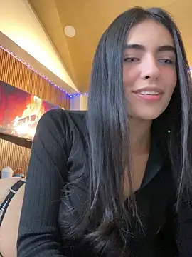 Snapshot of DaphneUwu chatting on February 19, 2026, 1:34 am DaphneUwu online show from February 19, 2026, 1:34 am