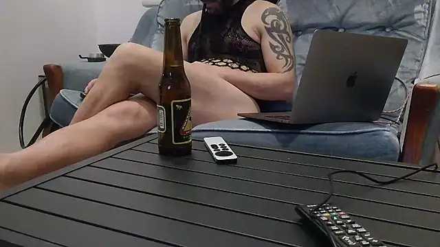 samlove1985 online show from May 10, 2026, 9:42 pm