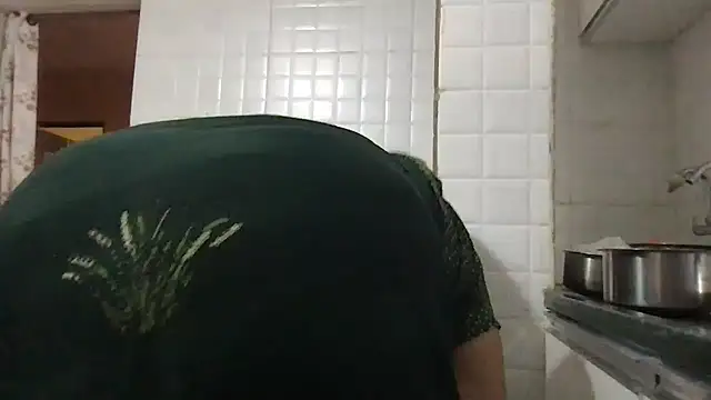 Snapshot of Riyasingh9 chatting on December 30, 2024, 5:04 am Riyasingh9 online show from December 30, 2024, 5:04 am