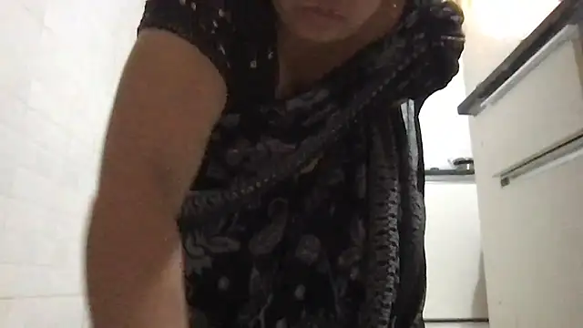 Snapshot of Riyasingh9 chatting on October 2, 2025, 3:35 am Riyasingh9 online show from October 2, 2025, 3:35 am