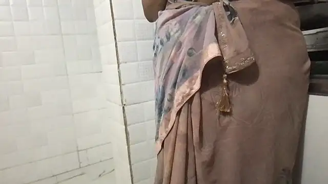 Snapshot of Riyasingh9 chatting on October 17, 2025, 3:20 am Riyasingh9 online show from October 17, 2025, 3:20 am