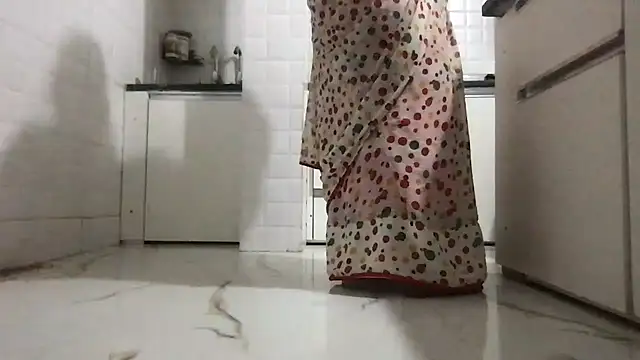 Snapshot of Riyasingh9 chatting on March 15, 2026, 5:35 am Riyasingh9 online show from March 15, 2026, 5:35 am