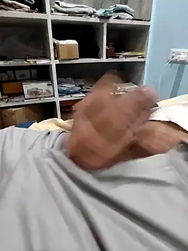 Snapshot of Amandev7 chatting on October 12, 2025, 11:04 pm Amandev7 online show from October 12, 2025, 11:04 pm