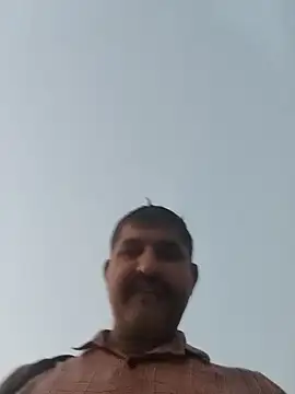 Snapshot of Amandev7 chatting on October 17, 2025, 1:57 pm Amandev7 online show from October 17, 2025, 1:57 pm