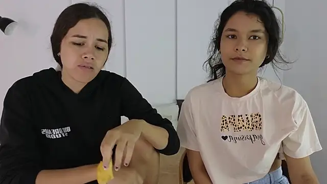 Snapshot of sexychanell_18 chatting on October 5, 2025, 1:09 pm sexychanell 18 online show from October 5, 2025, 1:09 pm