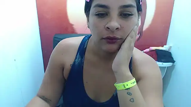 Snapshot of Laura_hottt chatting on October 3, 2025, 5:10 pm Laura hottt online show from October 3, 2025, 5:10 pm