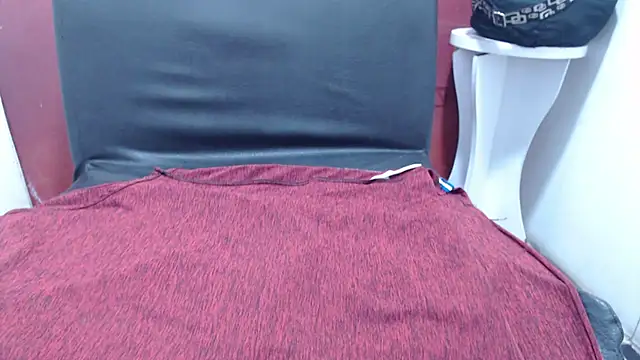Snapshot of Laura_hottt chatting on October 28, 2025, 11:36 am Laura hottt online show from October 28, 2025, 11:36 am