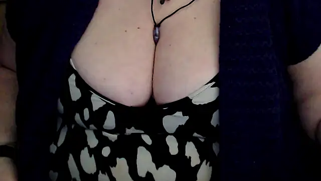 Snapshot of mayasmith chatting on May 12, 2026, 6:43 am mayasmith online show from May 12, 2026, 6:43 am