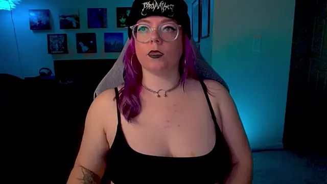 Snapshot of KiraSpitQueen chatting on January 19, 2026, 4:27 am KiraSpitQueen online show from January 19, 2026, 4:27 am