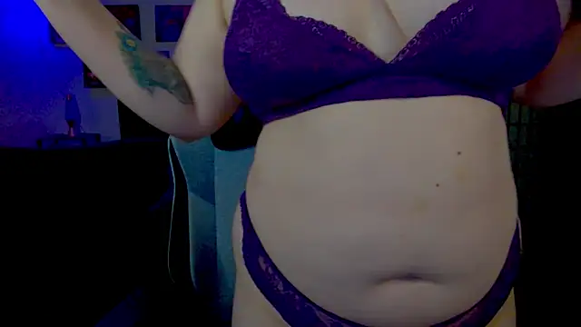 Snapshot of KiraSpitQueen chatting on March 2, 2026, 4:25 am KiraSpitQueen online show from March 2, 2026, 4:25 am