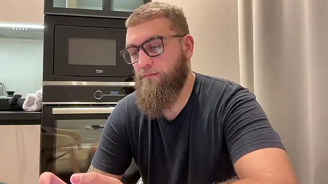 Bear bear  online show from November 19, 2025, 11:43 am