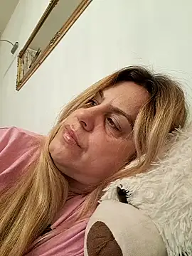 Snapshot of OliviaLewis chatting on February 20, 2025, 4:50 am OliviaLewis online show from February 20, 2025, 4:50 am